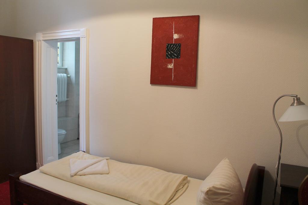Single Room,1580278207:JPEG